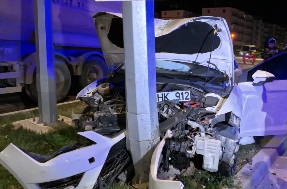 Aksaray'da akıl almaz 30 dakikalık kaza serisi! Aynı yerde iki faciadan sonra 'Emniyet kemeri tak' sesi