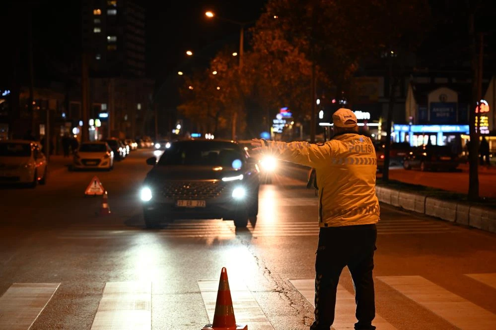 Kastamonu'da 174 personelle eş zamanlı huzur uygulaması! 2 bin 888 kişi sorgulandı