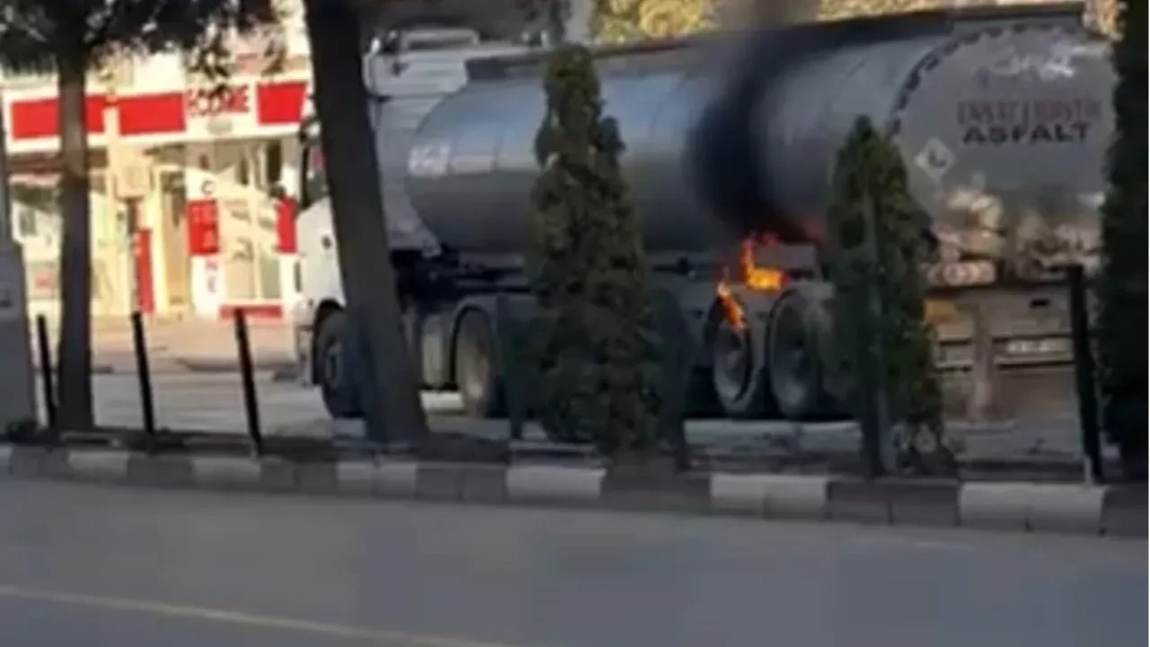 Kırmızı ışıkta bekleyen tırın tekerlekleri bir anda alev aldı!