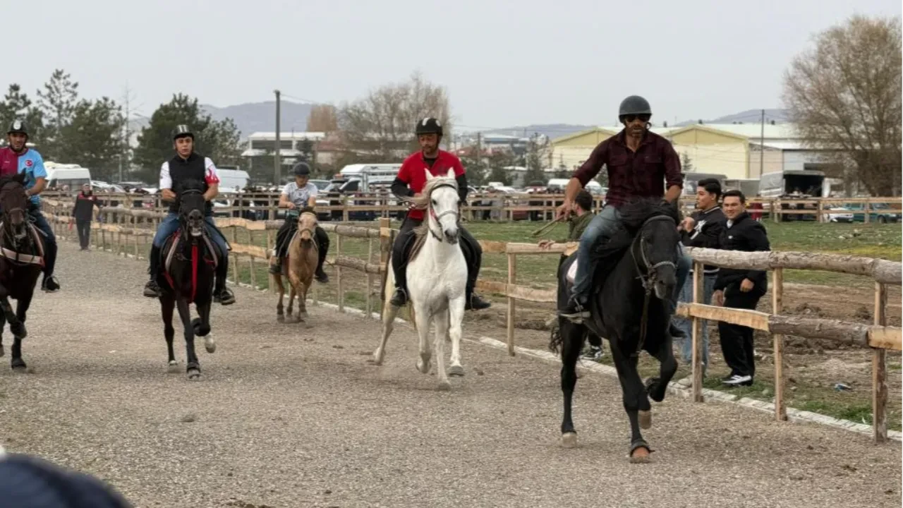 Kütahya'da Rahvan At Yarışları coşkusu!