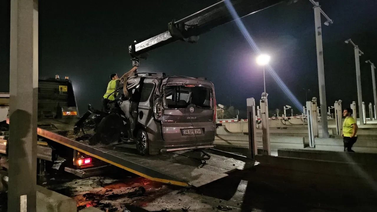 Kuzey Marmara Otoyolu'nda yine bariyer faciası! Hurdaya dönen araçtı sıkıştı