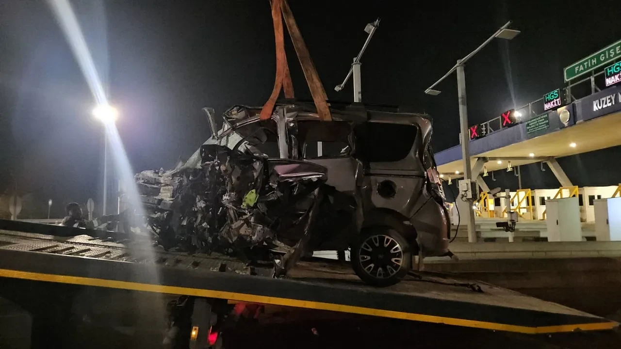 Kuzey Marmara Otoyolu'nda yine bariyer faciası! Hurdaya dönen araçtı sıkıştı