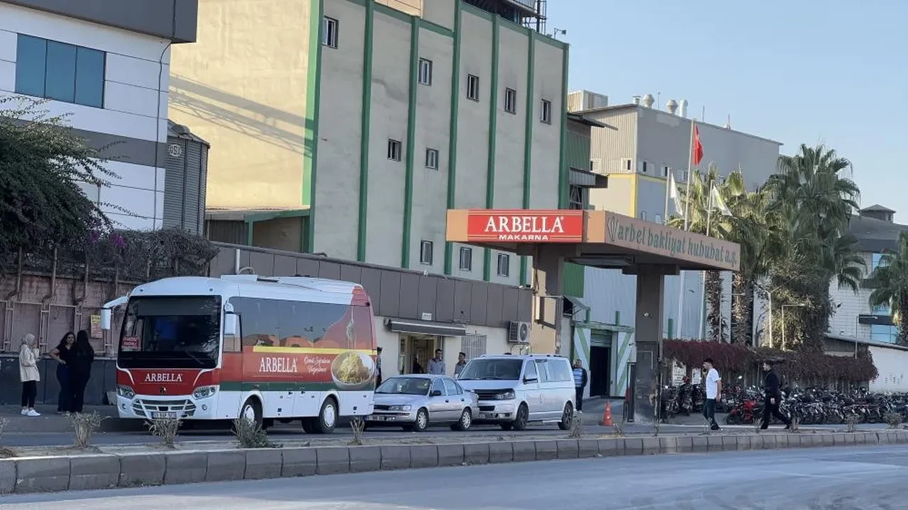 Mersin'de 11 işçi zehirlenme şüphesiyle hastaneye kaldırıldı