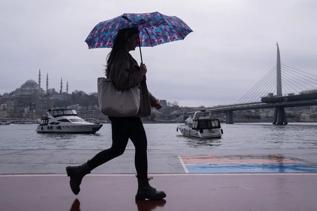 Meteoroloji'den kritik uyarı! Güneşli havaya ara: İstanbul dahil yağış geliyor