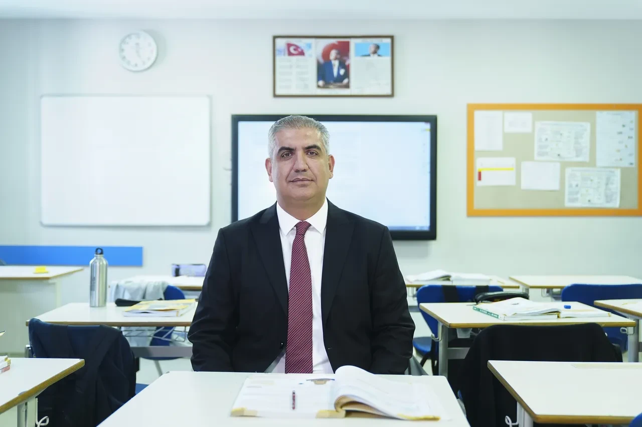 Oğlu, kızı ve geliniyle aynı okulda! Yarım asırdır öğrenci yetiştiriyor!