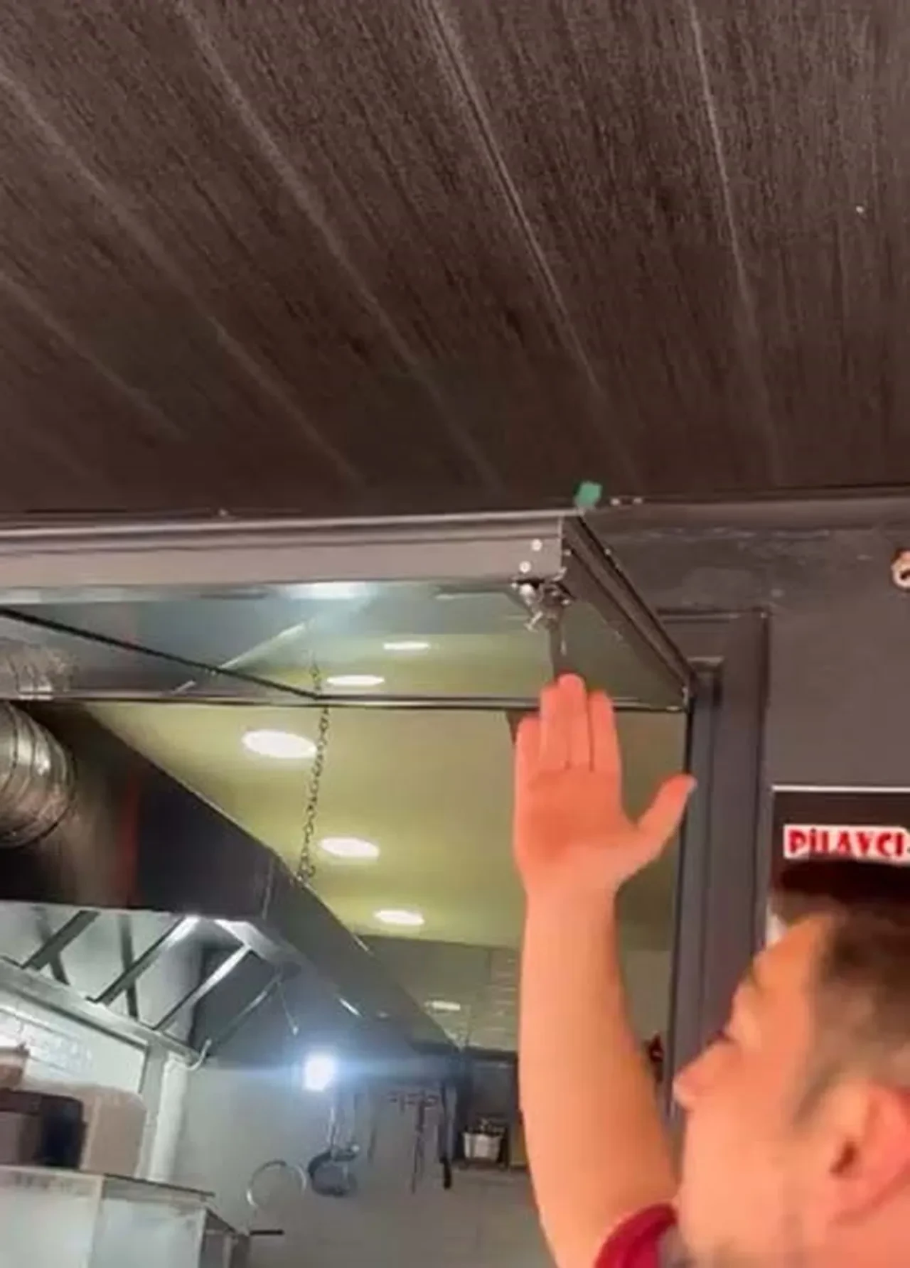 Pilavcıya girdi yemek yapamayınca tatlı yedi! İş yeri sahibi: 'Hırsız arkadaş sana da merhab