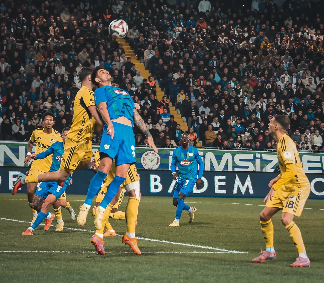 Rizespor Fenerbahçe maç skoru kaç kaç? 7 gollü maçta Fenerbahçe fırtınası