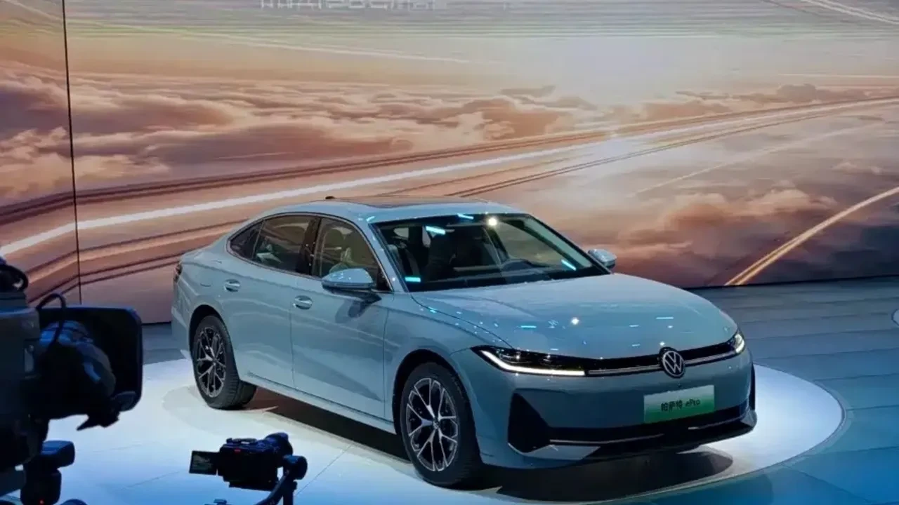 Volkswagen yeni Passat’ı tanıttı: Baştan aşağı yenilendi