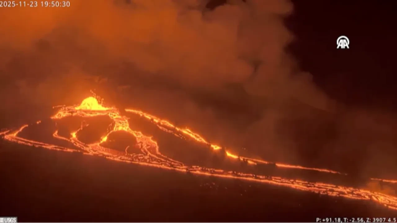 Dünyanın en aktif yanardağı Kilauea lav saçıyor
