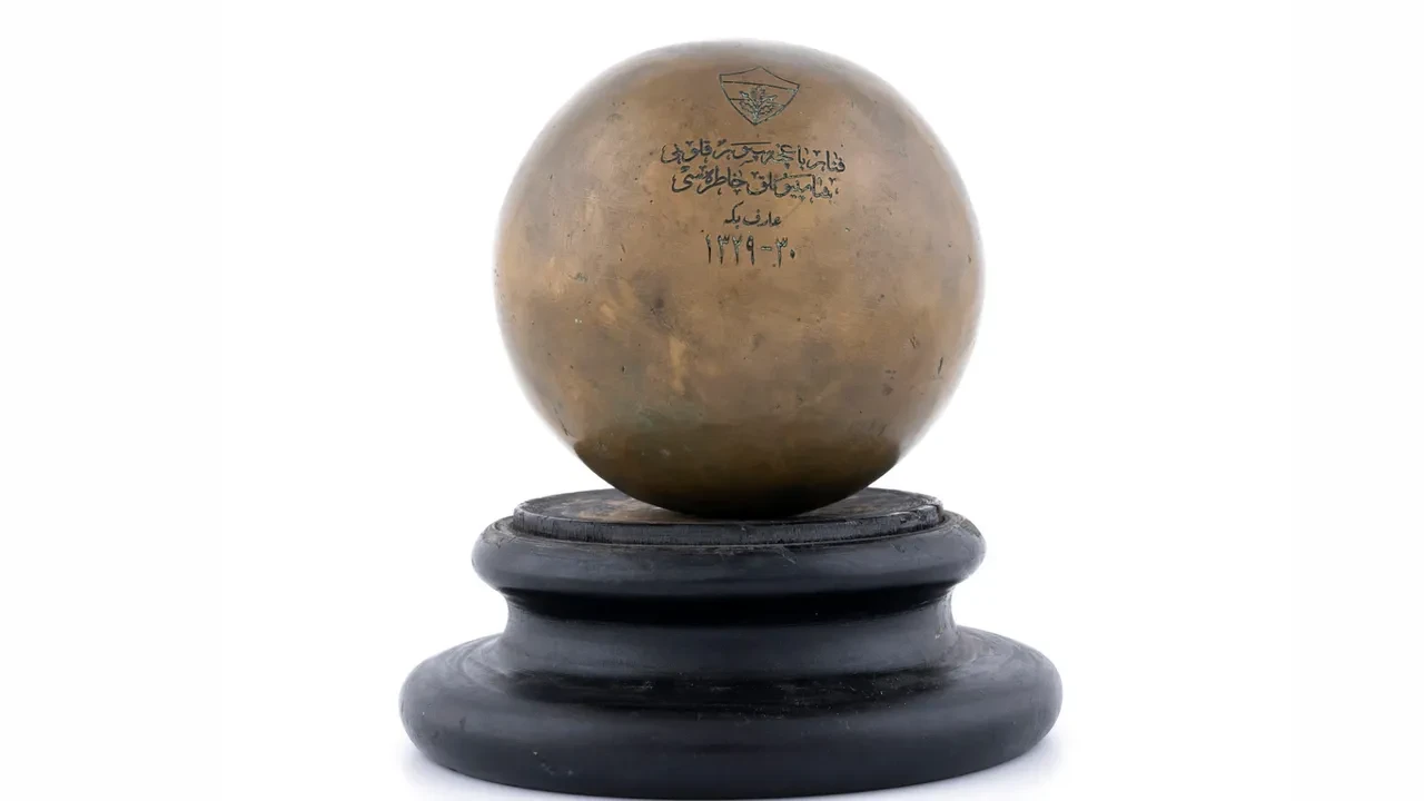 Fenerbahçe'nin ilk şampiyonluk kupasının hatırası satışa konuldu! 113 yıllık tarihi eser