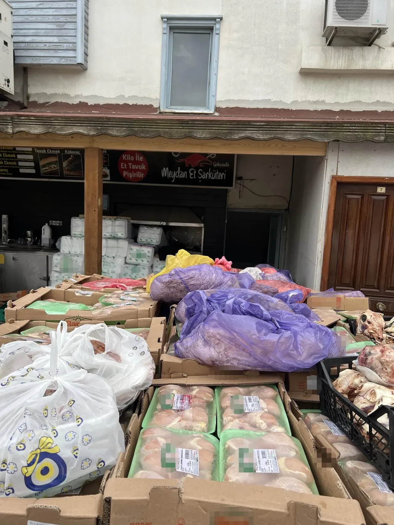 Gıda işletmesindeki görüntüler pes dedirtti! Kıyma makinesinin içindekiler şoke etti