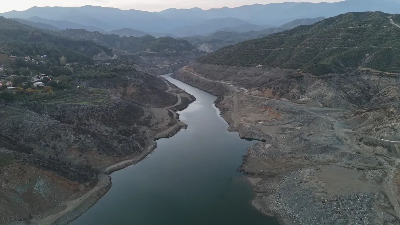 Hatay alarm veriyor! 65 yıldır böylesi görülmedi: 'Buranın en yaşlısıyım ilk kez böyle gördüm'