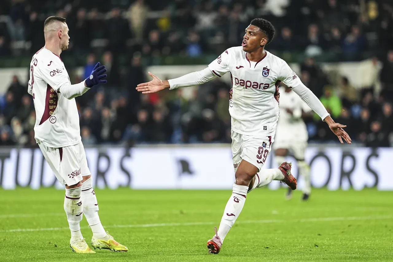 İstanbul'da 7 gol var! Trabzonspor geriye düştüğü maçta Başakşehir'i son anda devirdi