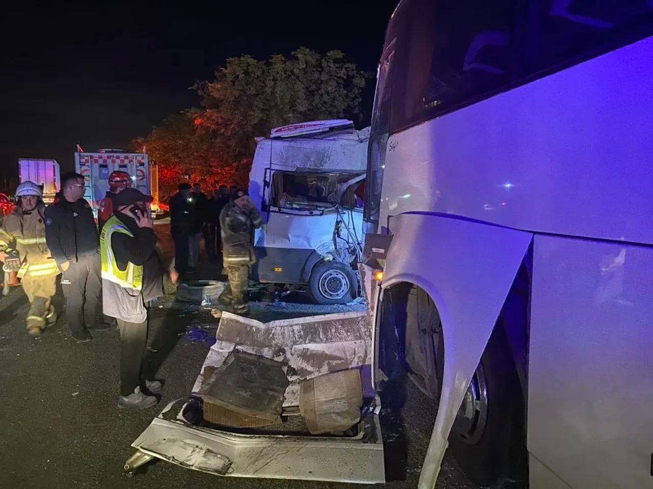 İzmir'de işçi servisleri çarpıştı: 15 kişi yaralı