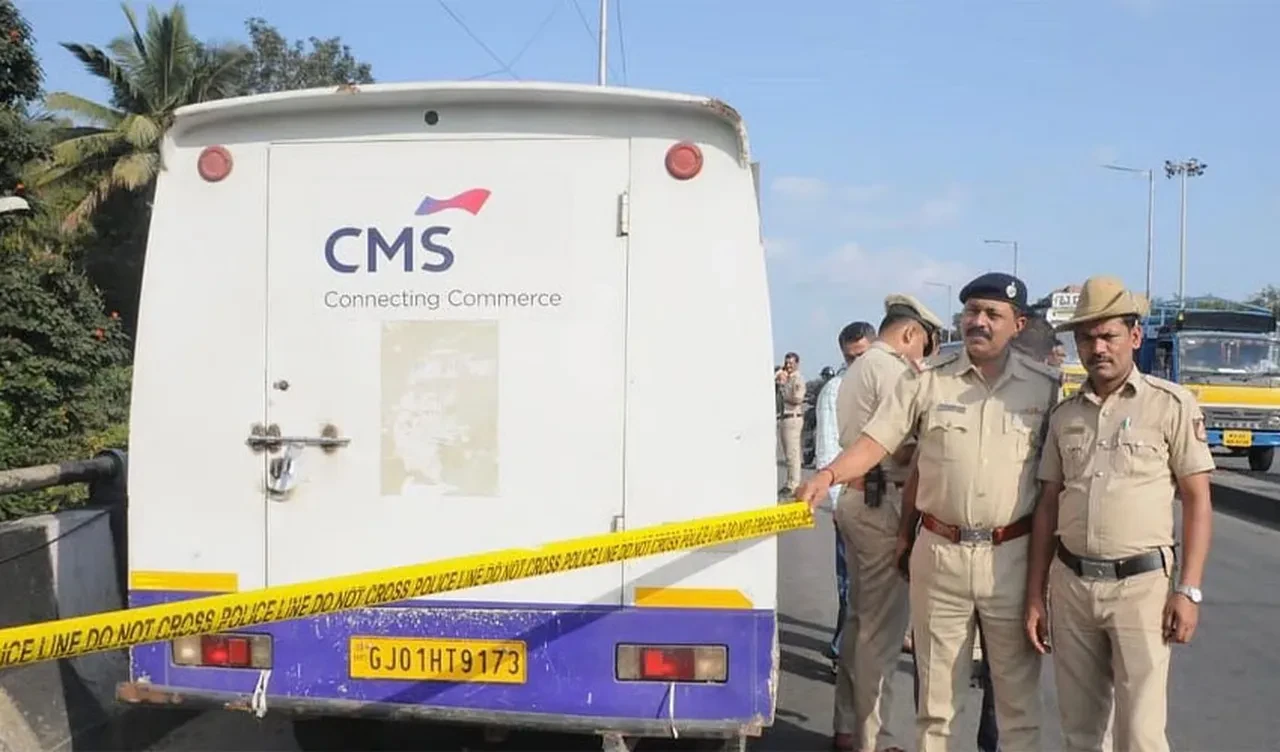 Merkez Bankası çalışanı gibi davrandılar: ATM'lere para taşıyan aracı soydular