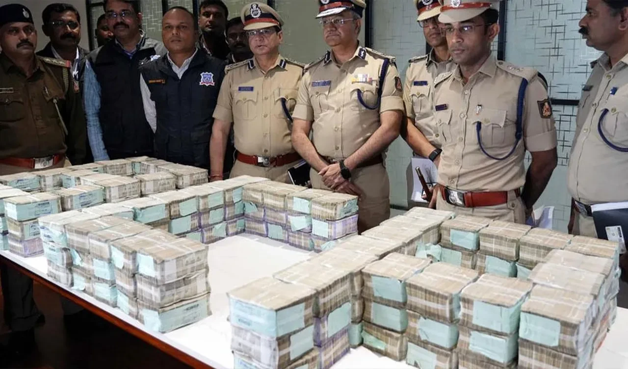 Merkez Bankası çalışanı gibi davrandılar: ATM'lere para taşıyan aracı soydular