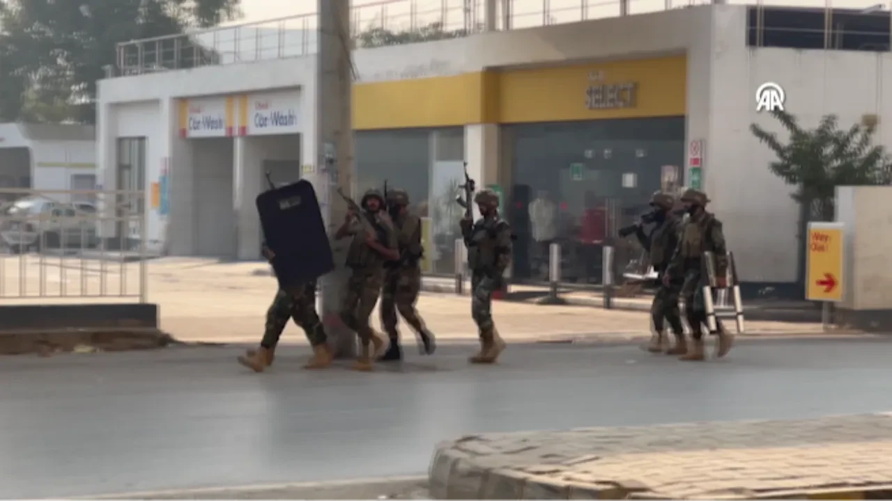 Pakistan'da jandarma karakoluna terör saldırısı: Ölü ve yaralılar var
