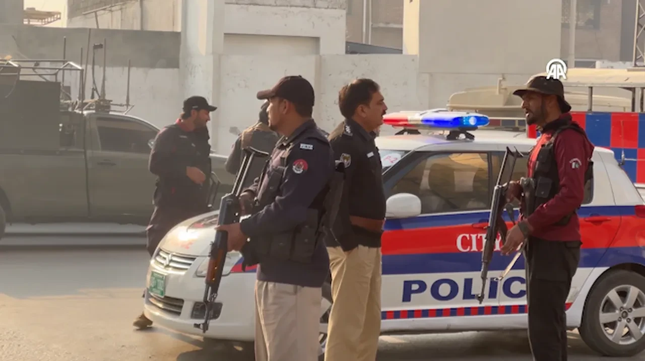 Terör saldırısının ardından Pakistan, Afganistan'ı vurdu: Hava saldırısında çok sayıda kişi öldü