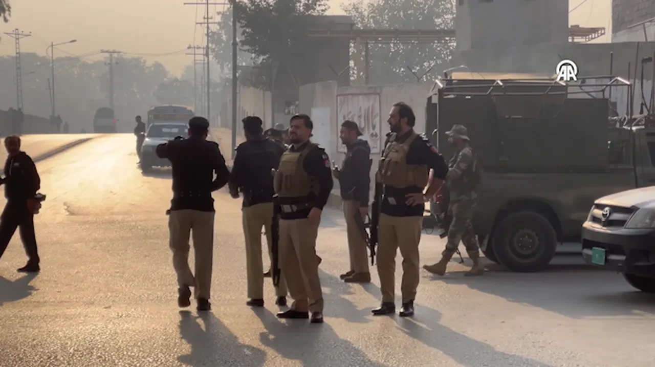 Terör saldırısının ardından Pakistan, Afganistan'ı vurdu: Hava saldırısında çok sayıda kişi öldü