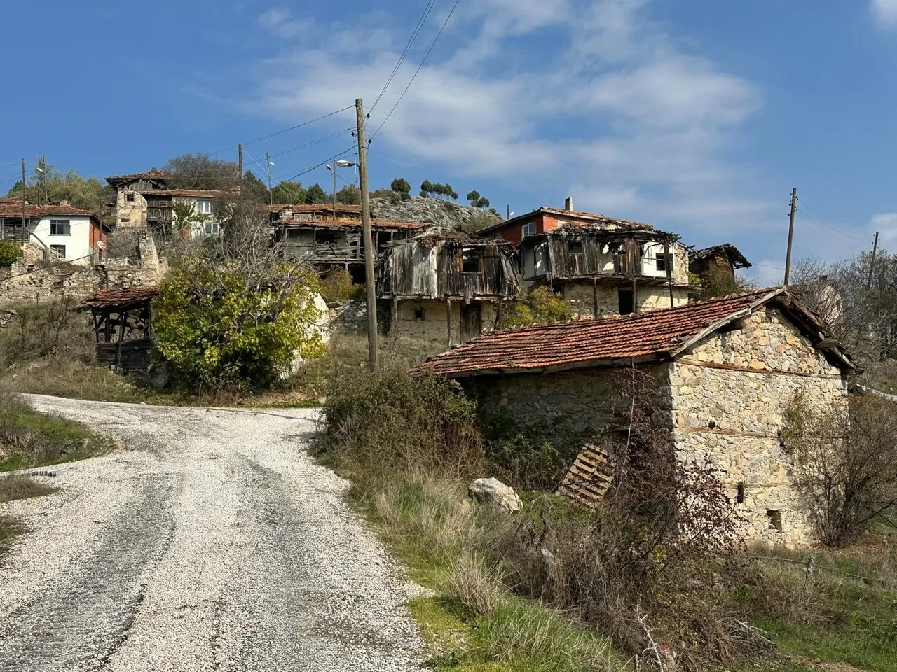 Son hali tüyler ürpertiyor sadece 4 kişi yaşıyor! ‘Hayalet’ köye 30 yıl sonra tekrar döndüler