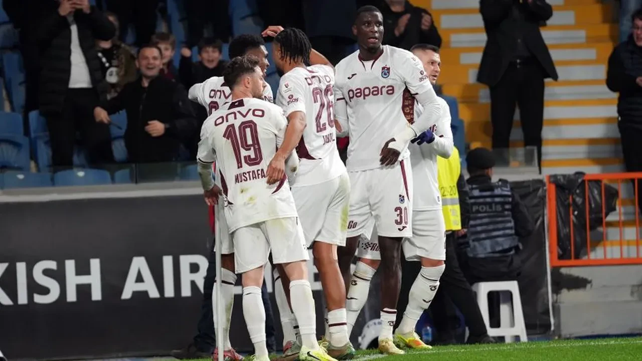 İstanbul'da 7 gol var! Trabzonspor geriye düştüğü maçta Başakşehir'i son anda devirdi