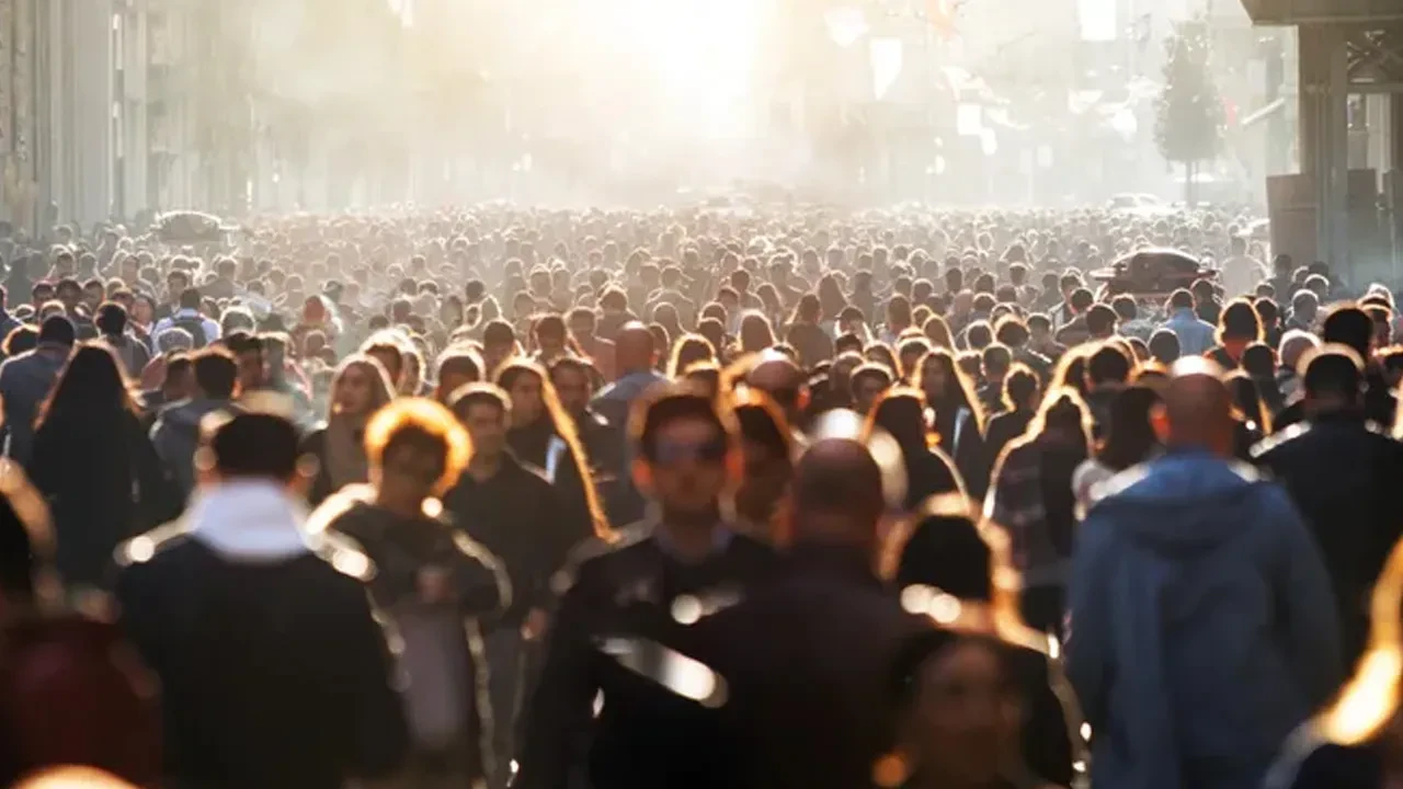 Türkiye'nin nüfusu açıklandı! TÜİK verileri paylaştı: Erkek ve kadınlar arasındaki fark dikkat çekti