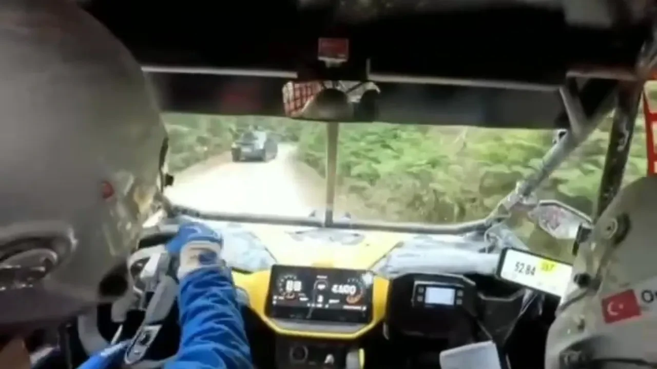 Yarış pistine giren sivil araç dehşet saçtı! Pilotların korku dolu anları kamerada