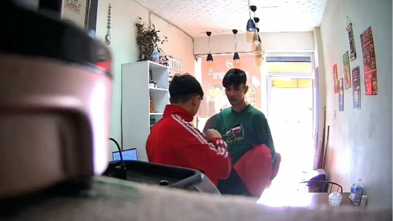 Bu kadarına pes! Yiyip içtiler, mekan sahibinden üstüne bir de soda isteyip kaçtılar