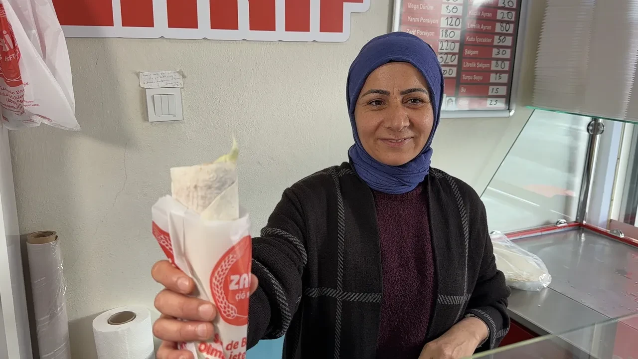 Bu kadarına pes! Yiyip içtiler, mekan sahibinden üstüne bir de soda isteyip kaçtılar