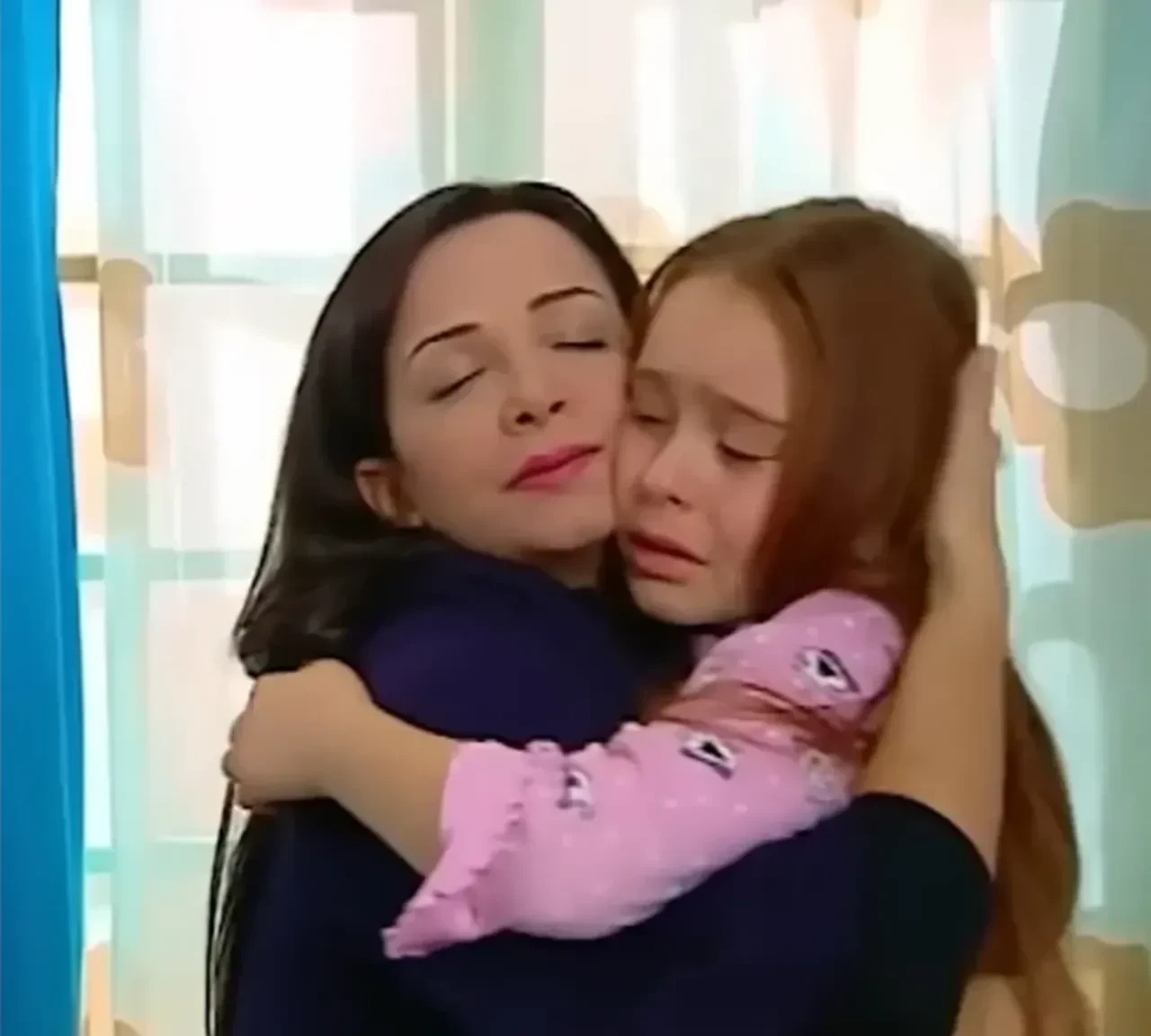 Bez Bebek dizisinin makyözü Arzu Yurter sette yaşananları anlattı! Evrim Akın hakkındaki sözleri 'pes' dedirtti 