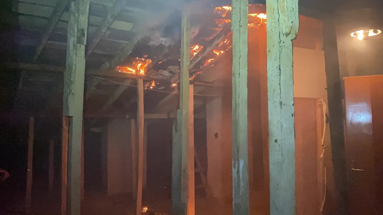 Bursa'da bitmek bilmeyen yangın kabusu: Aynı apartman 6. kez yandı! O anlar kamerada