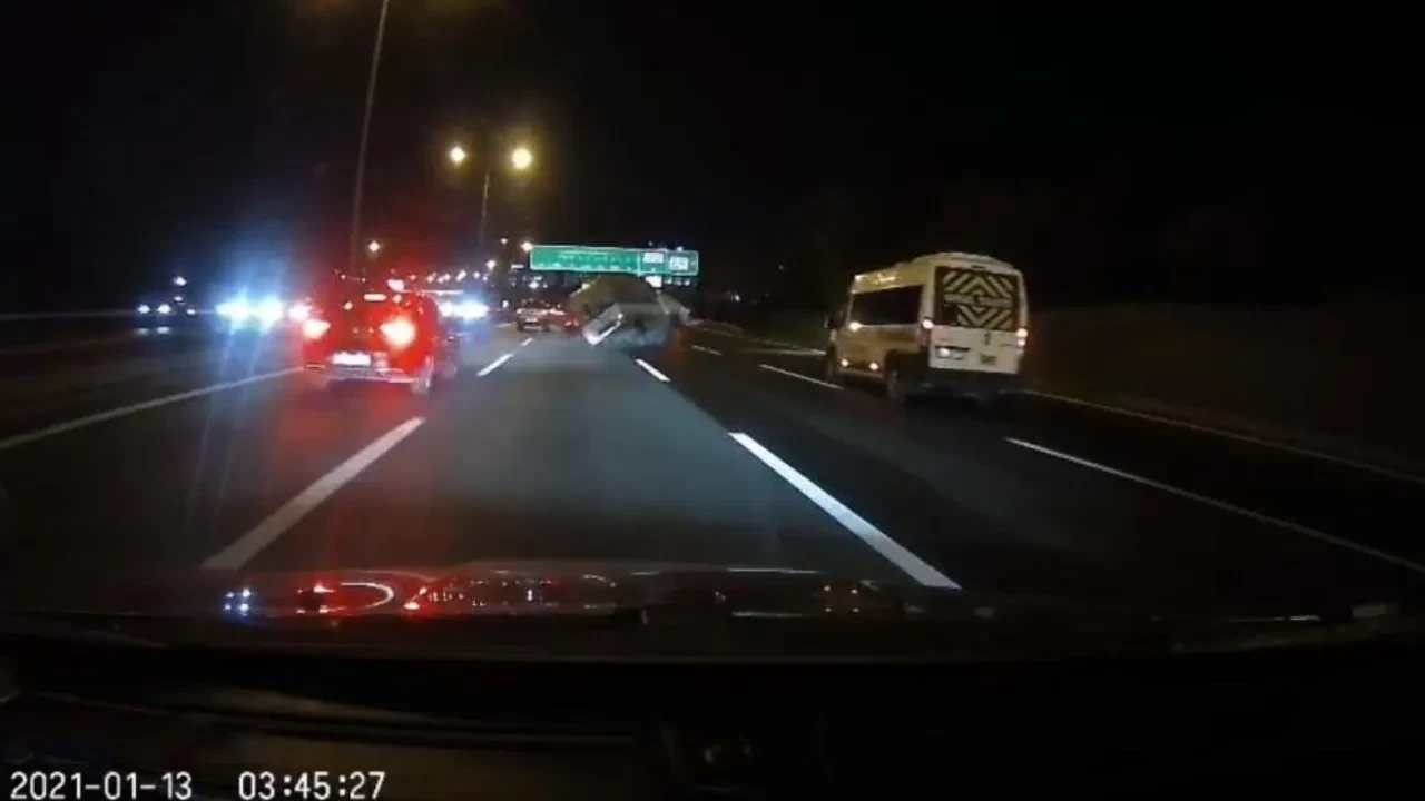 Facia geliyorum dedi! Beykoz'da makasçı sürücü yüzünden başka araç takla attı