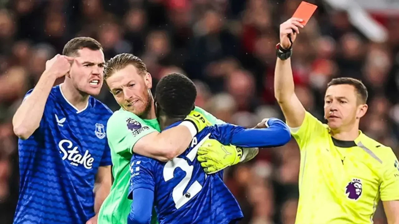 Futbolcu takım arkadaşını tokatladı, teknik direktör şaşırttı: Oyuncularımın kavga etmesini seviyorum