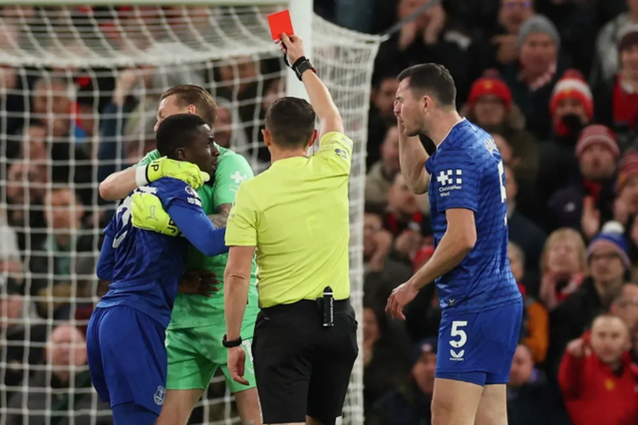 Futbolcu takım arkadaşını tokatladı, teknik direktör şaşırttı: Oyuncularımın kavga etmesini seviyorum