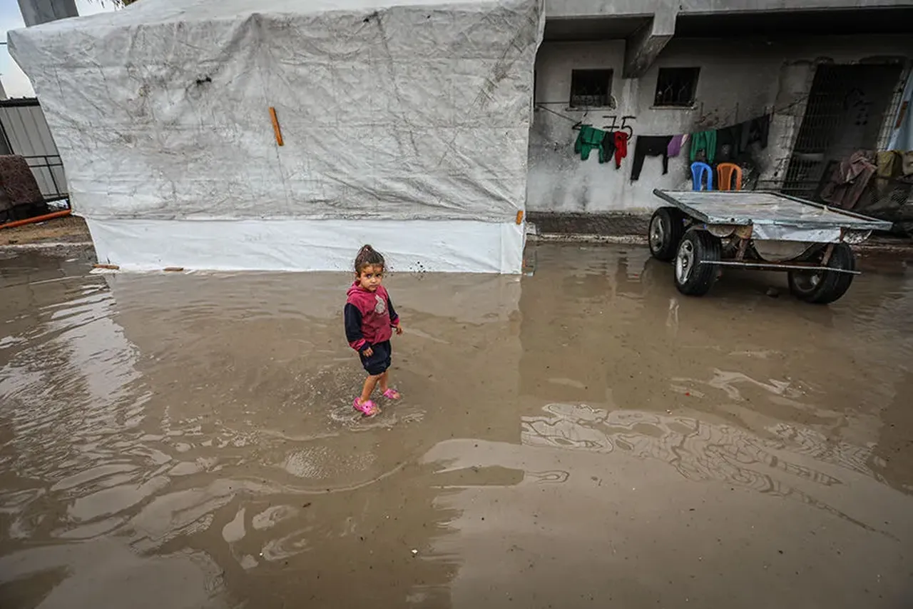 Gazze'de yoğun yağış nedeniyle çadırlar göle döndü! "Kimse yardım çığlıklarımızı duymuyor mu?"