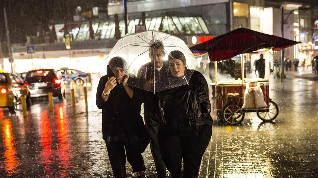 Hafta sonu plan yapanlar dikkat! AKOM'dan İstanbul için sağanak uyarısı