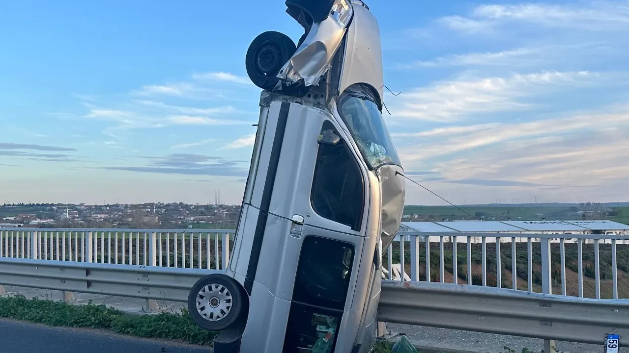 Kaza yapan araç şaha kalktı! Tekirdağ'da şaşkına çeviren kaza