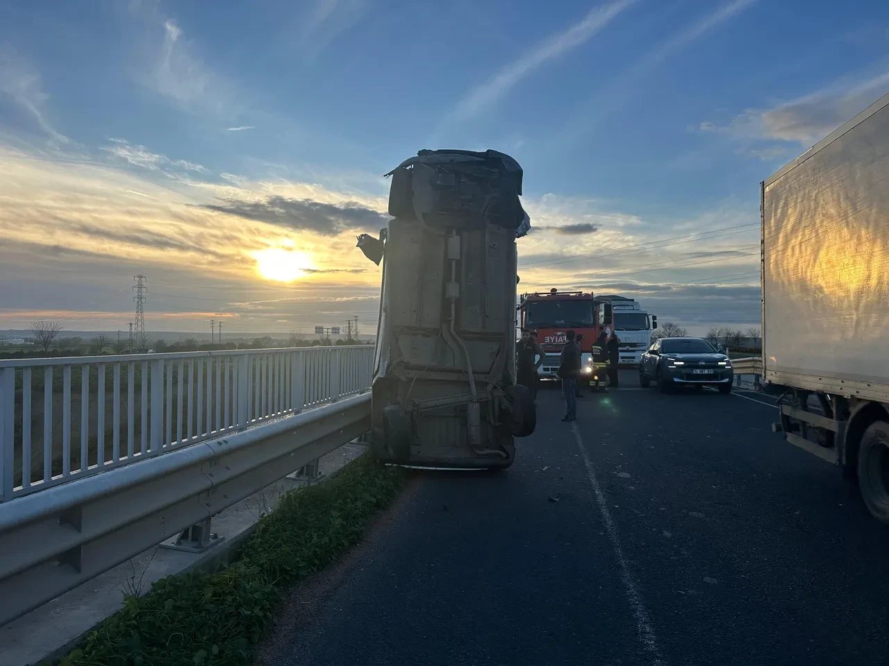 Kaza yapan araç şaha kalktı! Tekirdağ'da şaşkına çeviren kaza