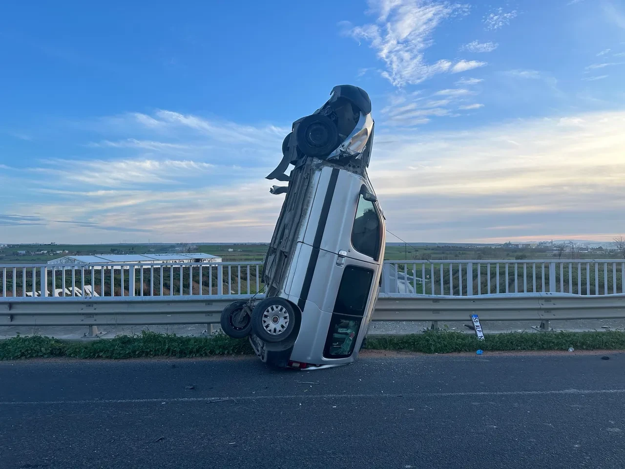 Kaza yapan araç şaha kalktı! Tekirdağ'da şaşkına çeviren kaza