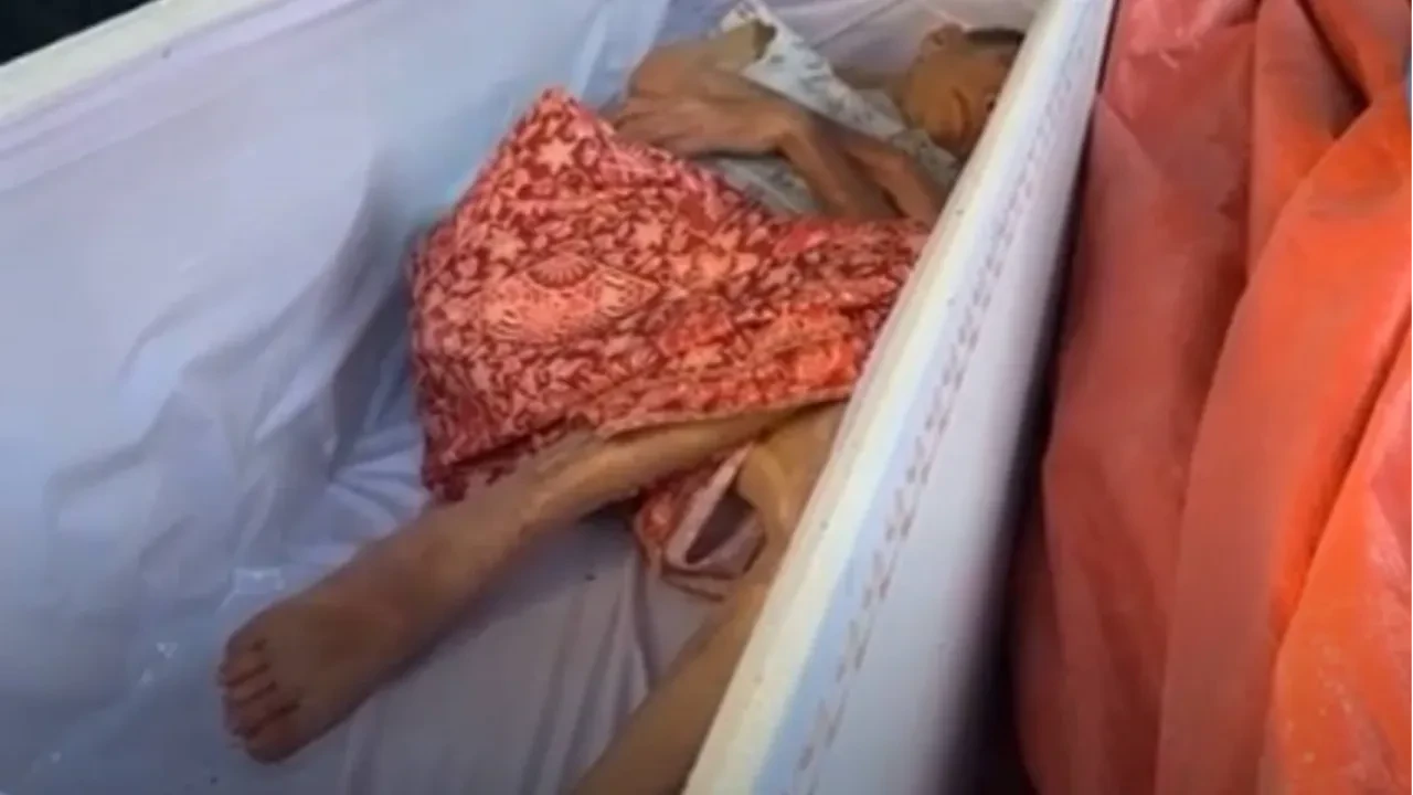 Öldü sandıkları kadın tabuttan geri çıktı! Hayrete düşüren görüntüler kamerada