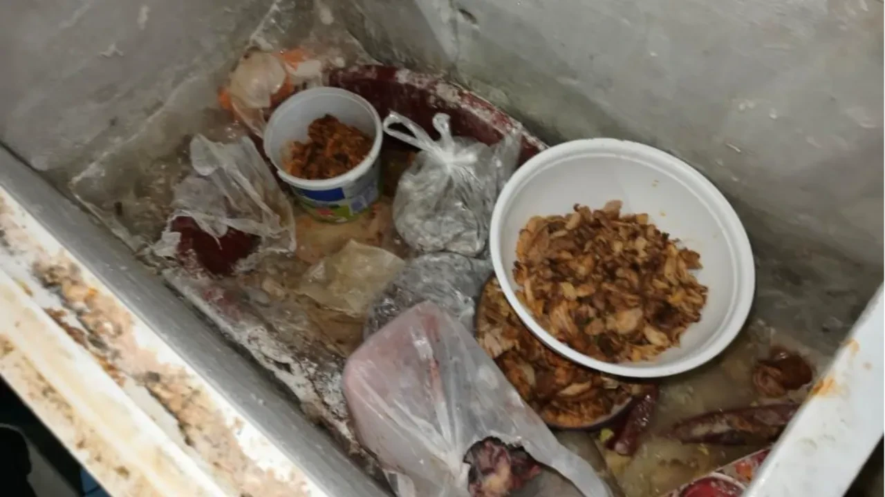 Pide imalathanesinde korkunç görüntüler! Ekipler de şoke oldu: Bunları vatandaşa mı yedireceksiniz?