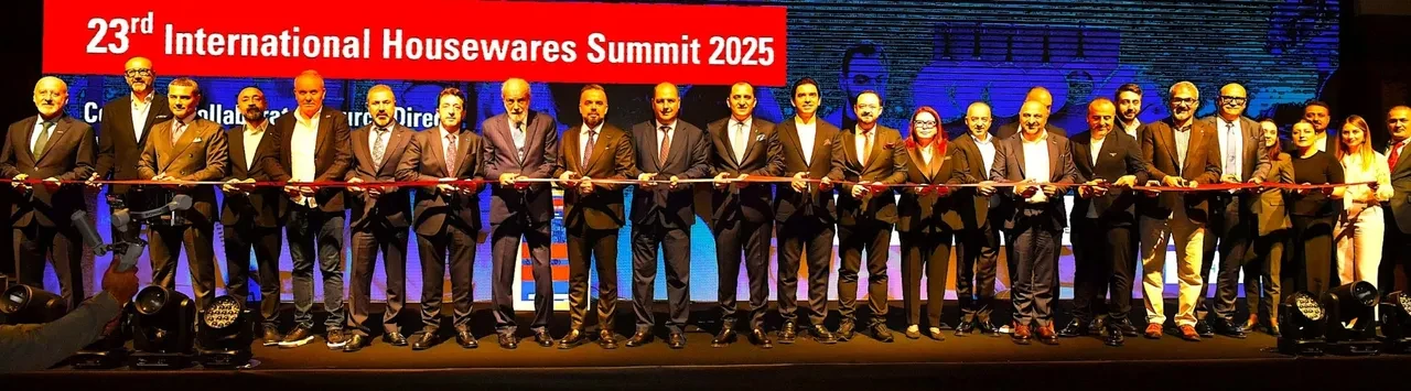 Türkiye'de bir ilk! 53 ülkeden alıcılar züccaciye ürünleri için Antalya’ya geldi