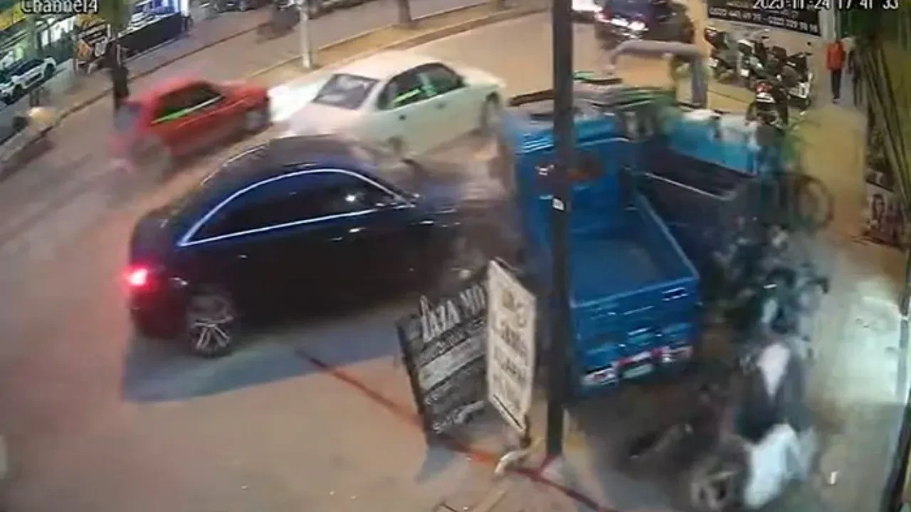 Yavaş gidenleri geçmek isterken faciaya sebep oldu! Çarpa çarpa durabildi