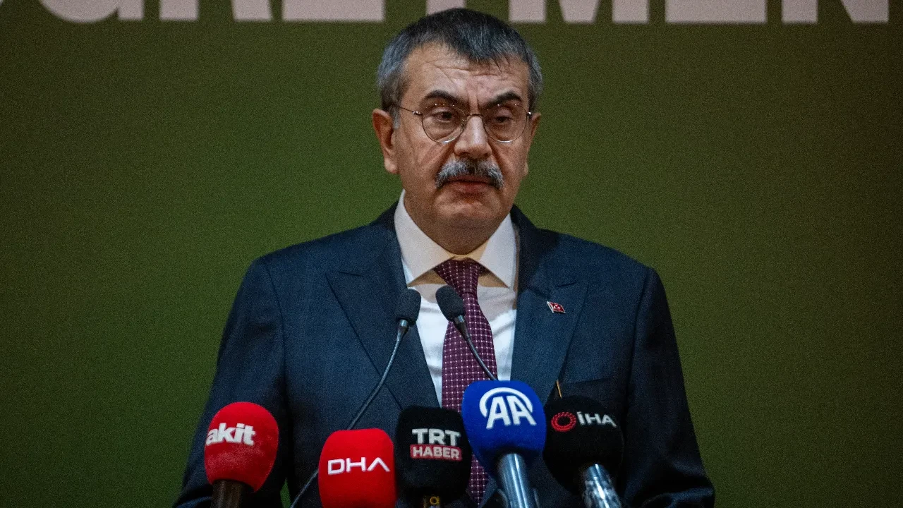 Bakan Tekin'den revizyon sinyali: Okullarda ara tatil kalkabilir