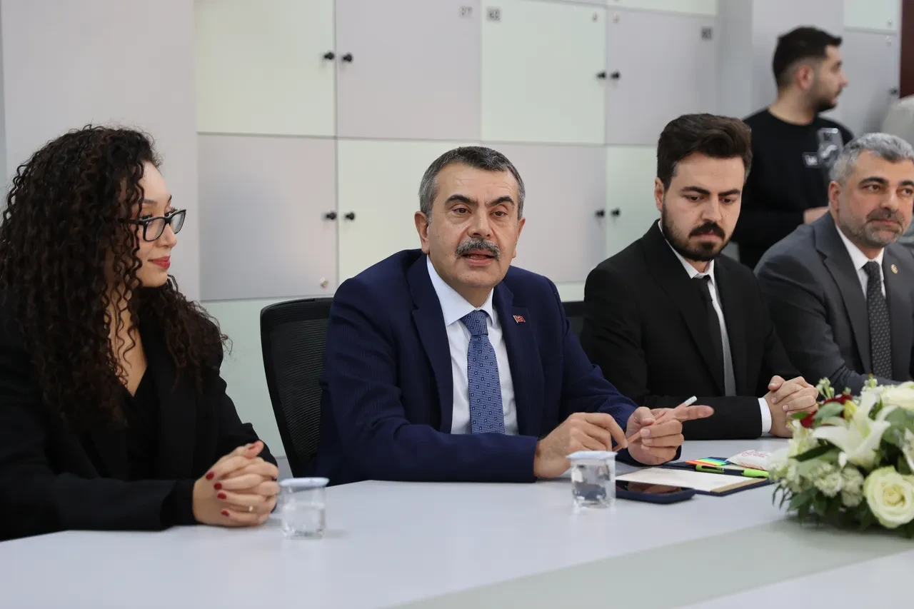 Bakan Tekin'den revizyon sinyali: Okullarda ara tatil kalkabilir