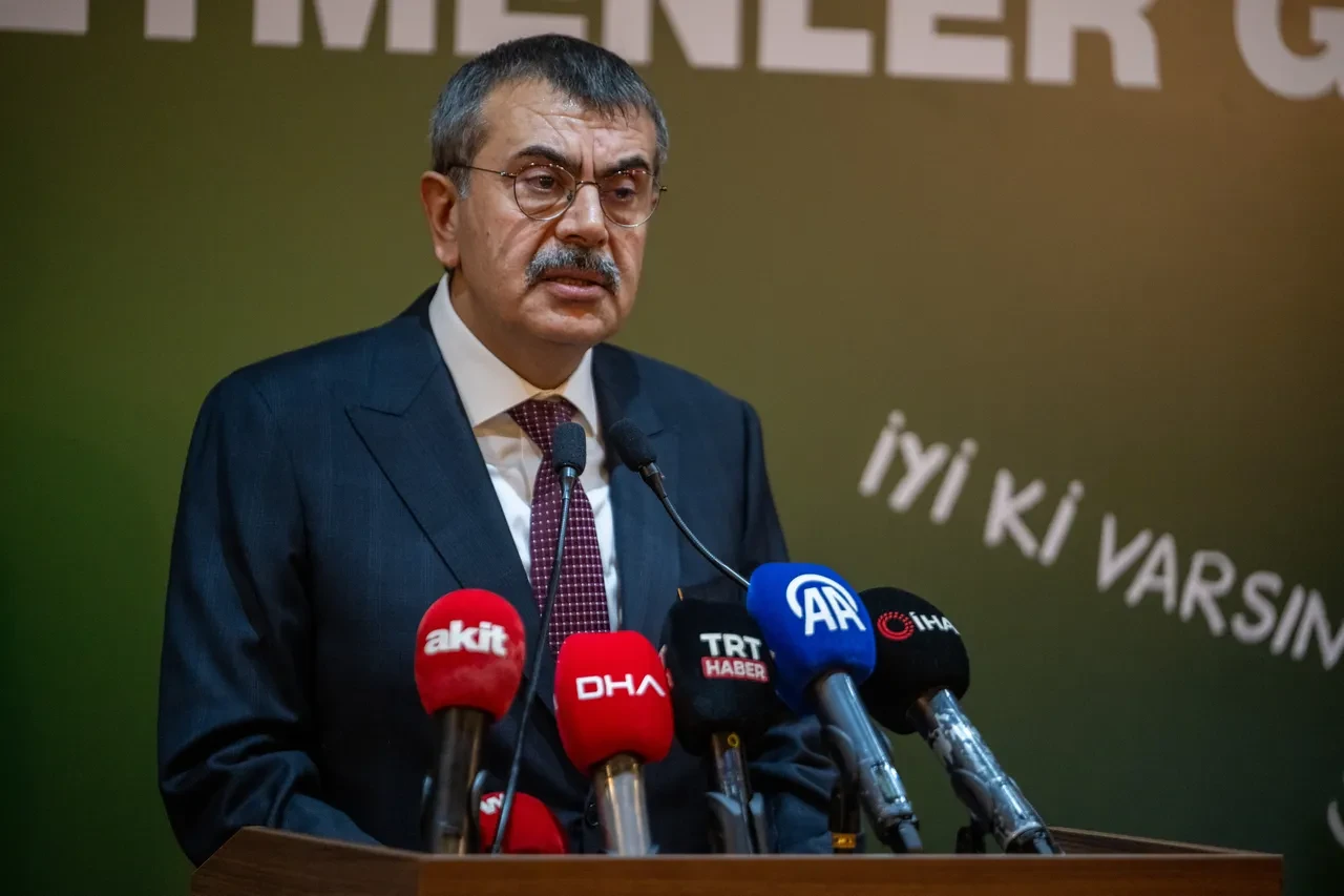 Bakan Tekin'den revizyon sinyali: Okullarda ara tatil kalkabilir