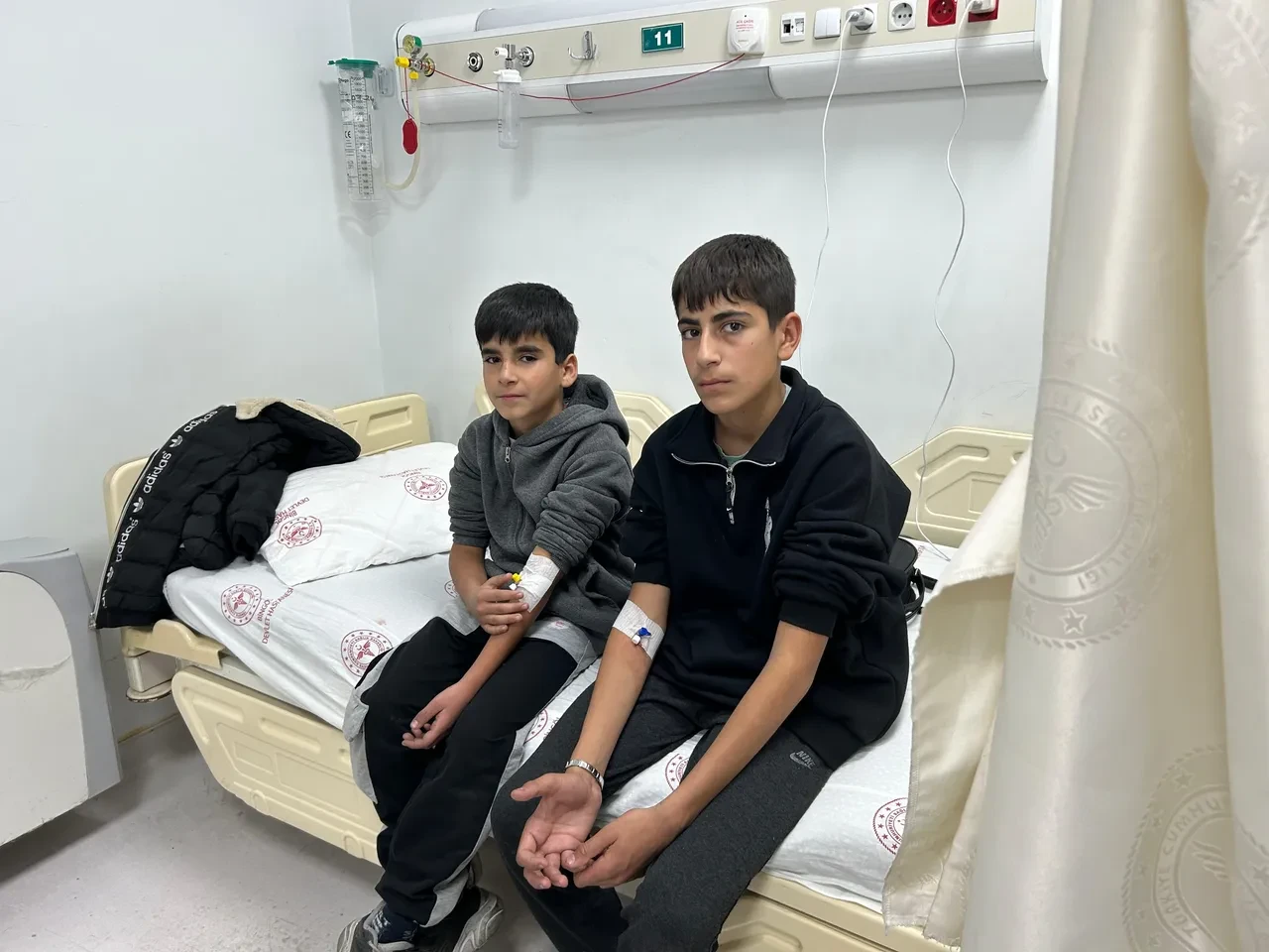 Bir zehirlenme faciası daha! Okul yemekhanesinden yiyen 120 öğrenci hastanelik oldu!