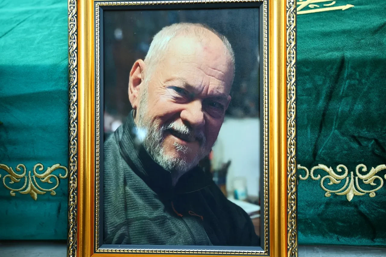 Canan Karatay ve oğlunun zor anları! Eşinin cenazesinde konuşmakta güçlük çekti  