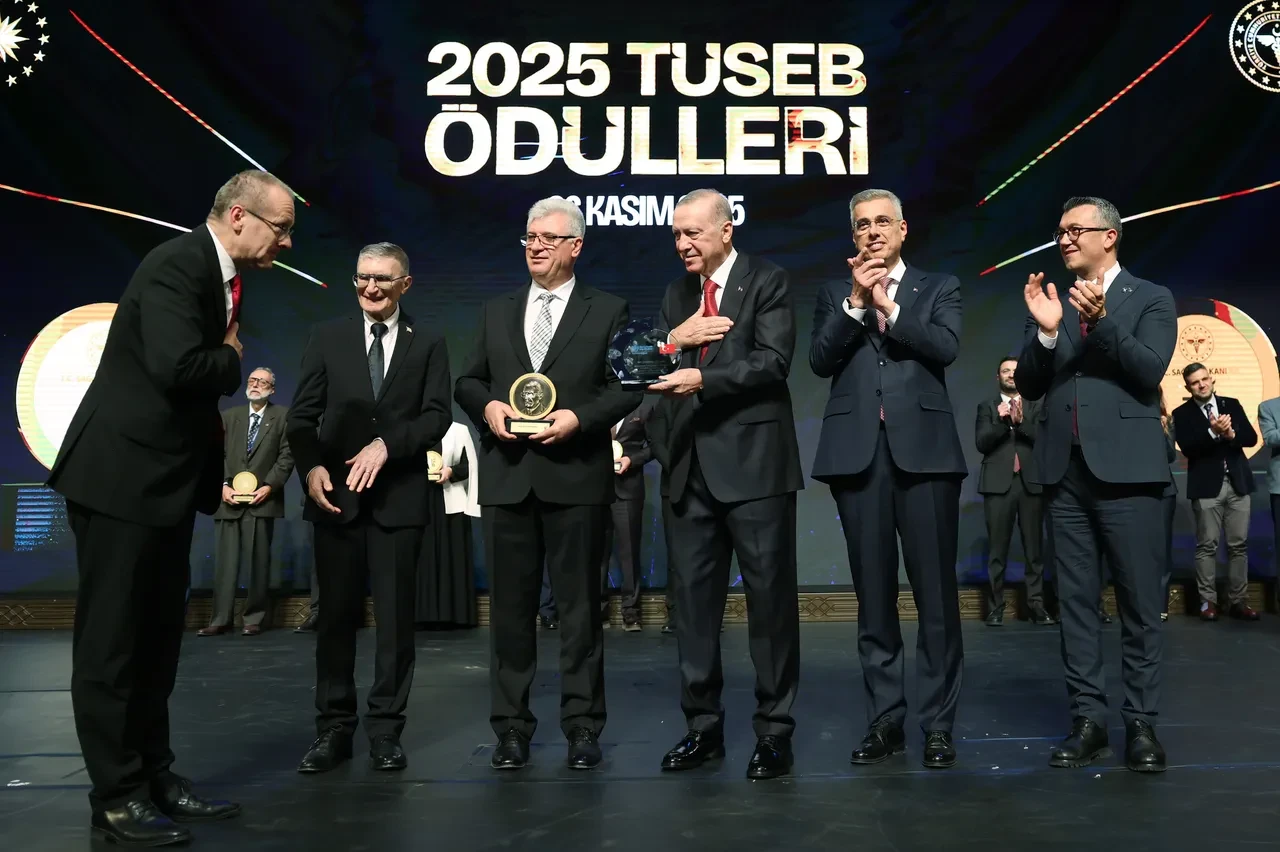 Cumhurbaşkanı Erdoğan'dan net mesaj! "Yerli ilaç üretiminde de oyunu bozacağız"