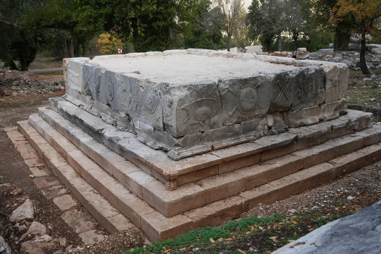 Esrarengiz görüntüler! Antalya'da gün yüzüne çıkarıldı: Yerinden kaldırılması mümkün değil